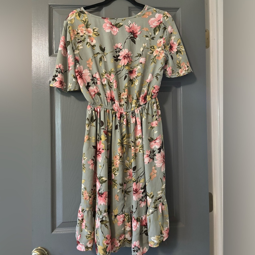 Floral smocked waist flutter sleeve ruffle hem mini dress size small - Picture 3 of 4